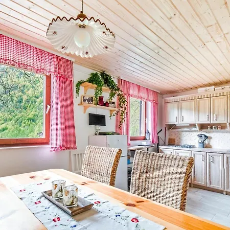 Alpine House Antonia בית נופש *